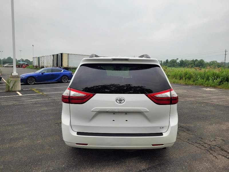 2019 Toyota Sienna LE 8-Passenger FWD
