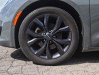 2020 Chrysler Pacifica Limited 35th Anniversary FWD *Ltd Avail*