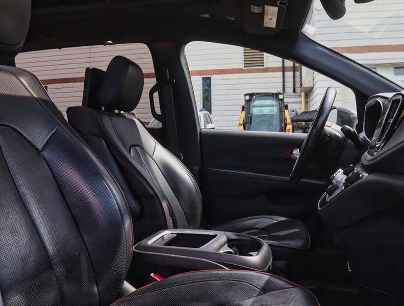2020 Chrysler Pacifica Limited 35th Anniversary FWD *Ltd Avail*