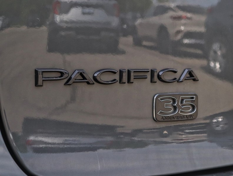 2020 Chrysler Pacifica Limited 35th Anniversary FWD *Ltd Avail*