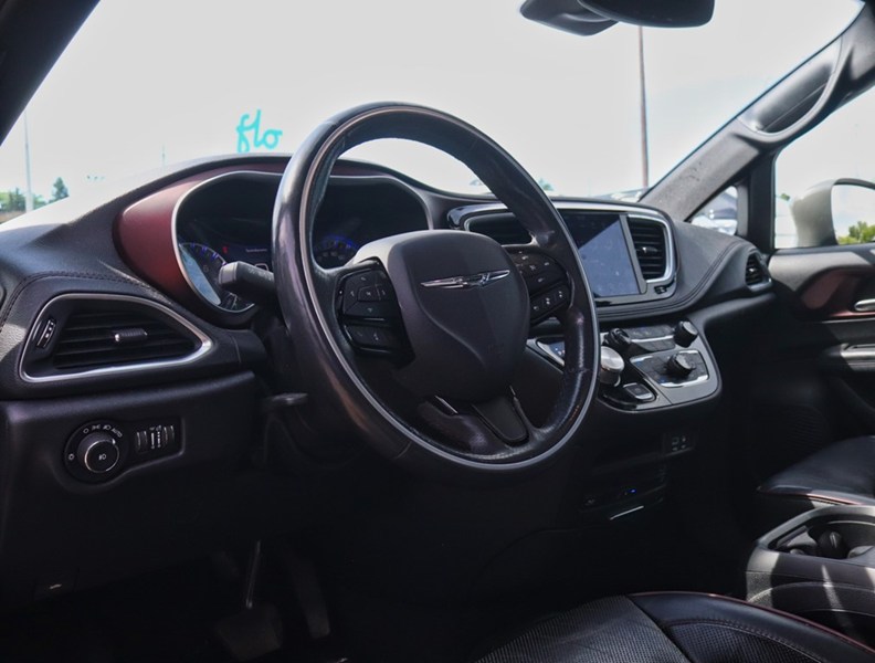 2020 Chrysler Pacifica Limited 35th Anniversary FWD *Ltd Avail*