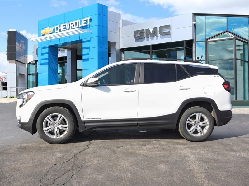 2022 GMC Terrain FWD 4dr SLE