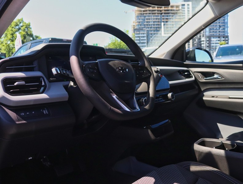 2027 Chevrolet Bolt FWD 4dr LT