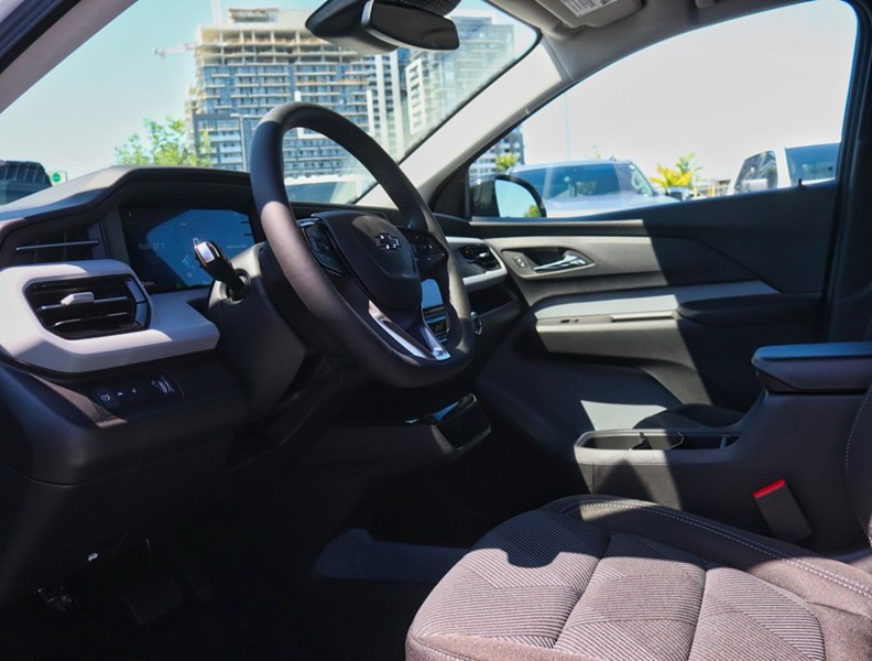 2027 Chevrolet Bolt FWD 4dr LT