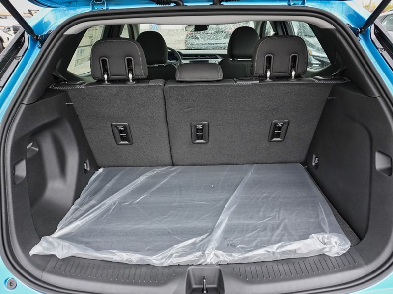 2027 Chevrolet Bolt FWD 4dr LT