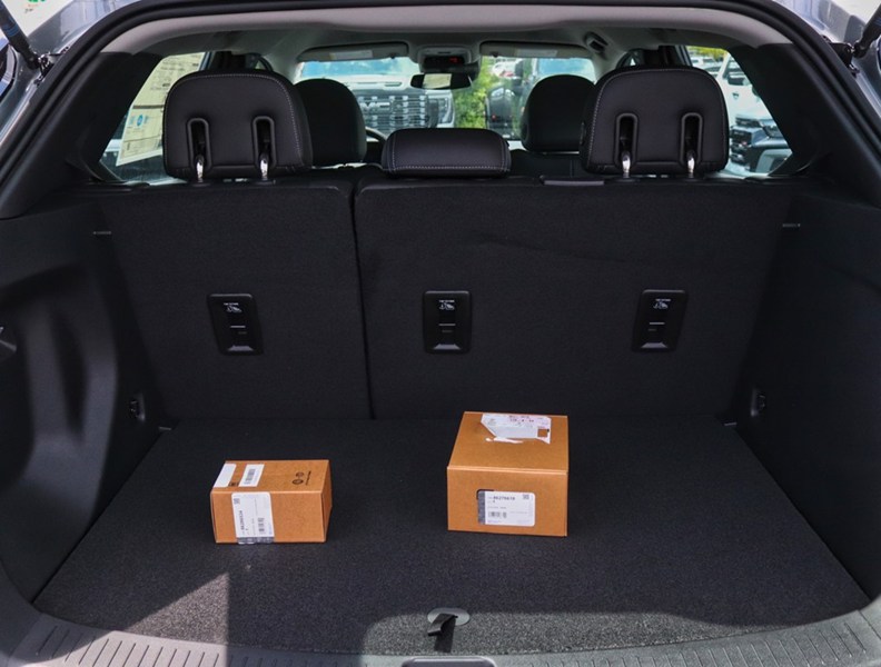 2027 Chevrolet Bolt FWD 4dr LT