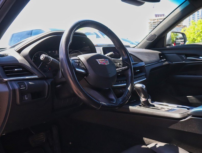 2022 Cadillac CT4 4dr Sdn Premium Luxury