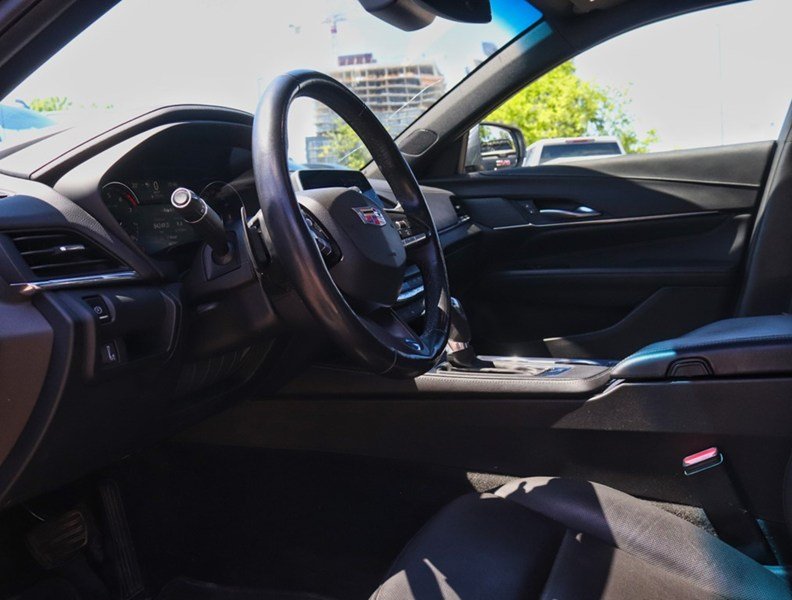 2022 Cadillac CT4 4dr Sdn Premium Luxury