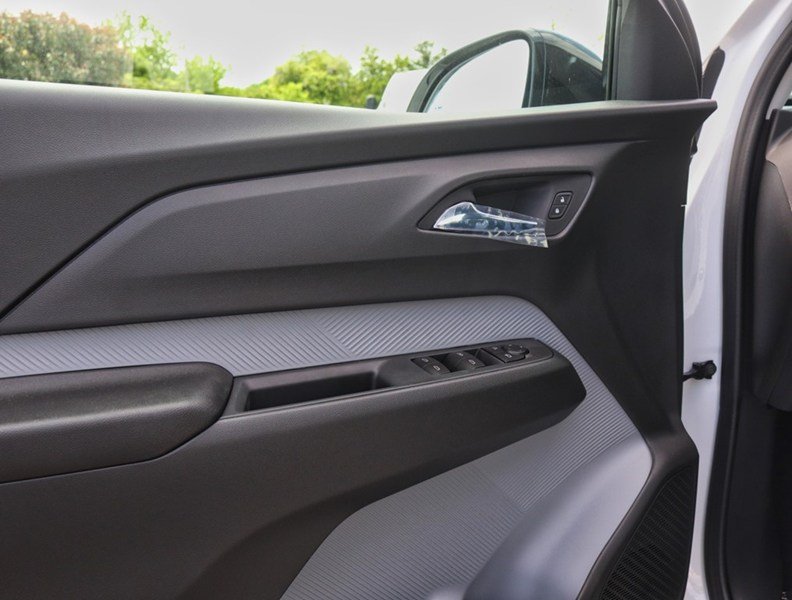 2027 Chevrolet Bolt FWD 4dr LT