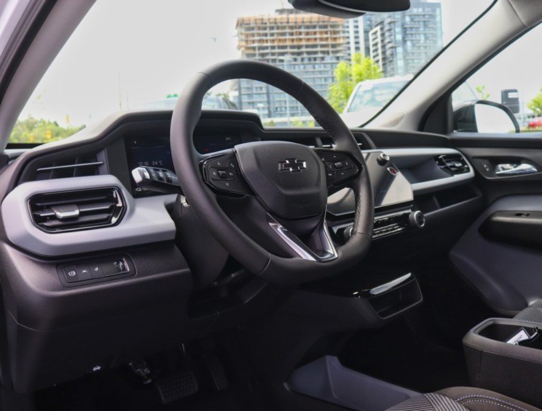 2027 Chevrolet Bolt FWD 4dr LT