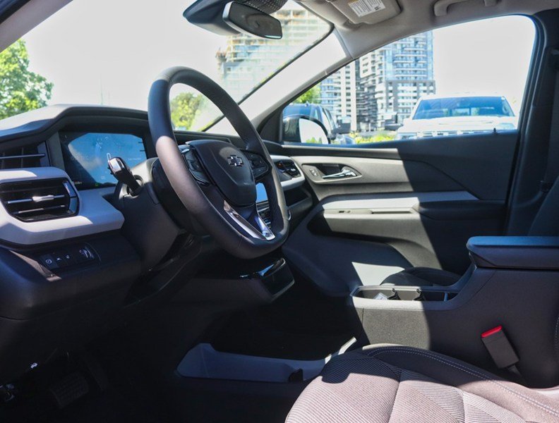 2027 Chevrolet Bolt FWD 4dr LT