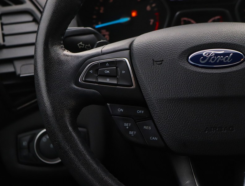 2017 Ford Escape Titanium | 2.0L | ROOF | NAV | BLIS | 19s