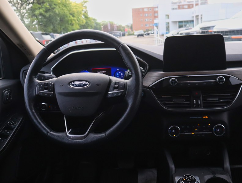 2020 Ford Escape Titanium Hybrid | AWD | PREM PKG | ROOF | NAV |B&O