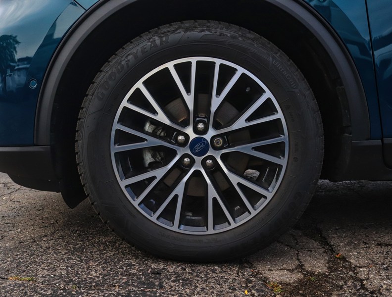 2020 Ford Escape Titanium Hybrid | AWD | PREM PKG | ROOF | NAV |B&O