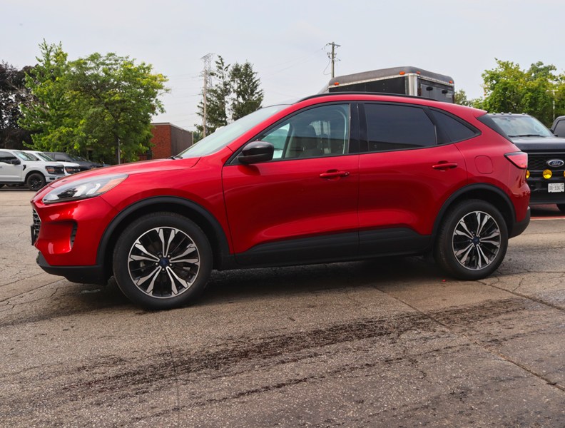 2022 Ford Escape SE | AWD | 1.5L | ROOF | SPORT PKG | NAV | HTD STR