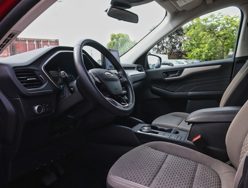 2022 Ford Escape SE | AWD | 1.5L | ROOF | SPORT PKG | NAV | HTD STR