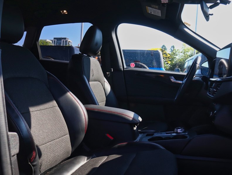 2023 Ford Escape ST-Line | AWD | 1.5L | TECH PKG | NAV |HTD STR WHL