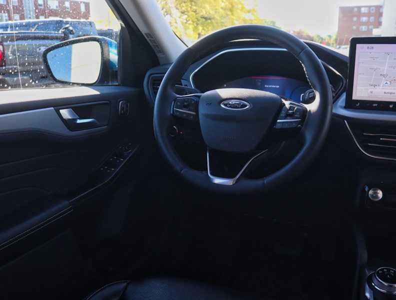 2023 Ford Escape Platinum | AWD | HYBRID | NAV | HTD STR WHL