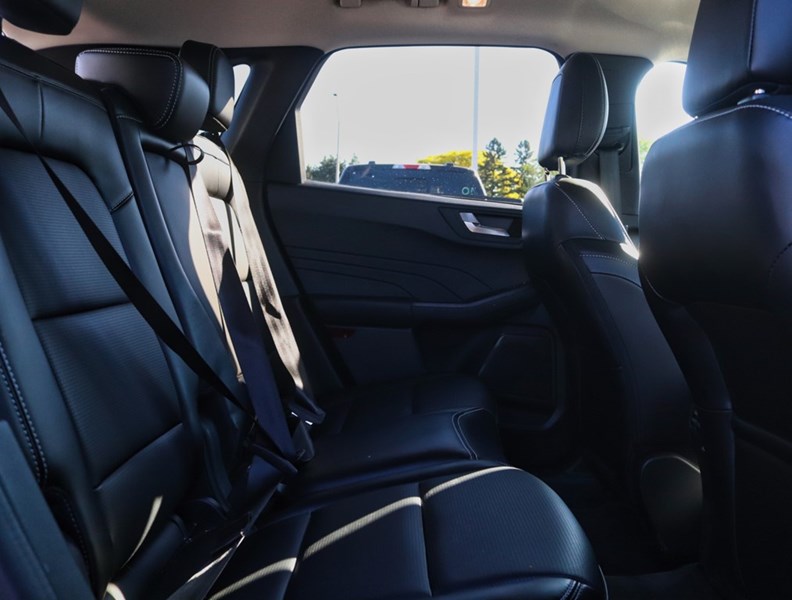 2023 Ford Escape Platinum | AWD | HYBRID | NAV | HTD STR WHL