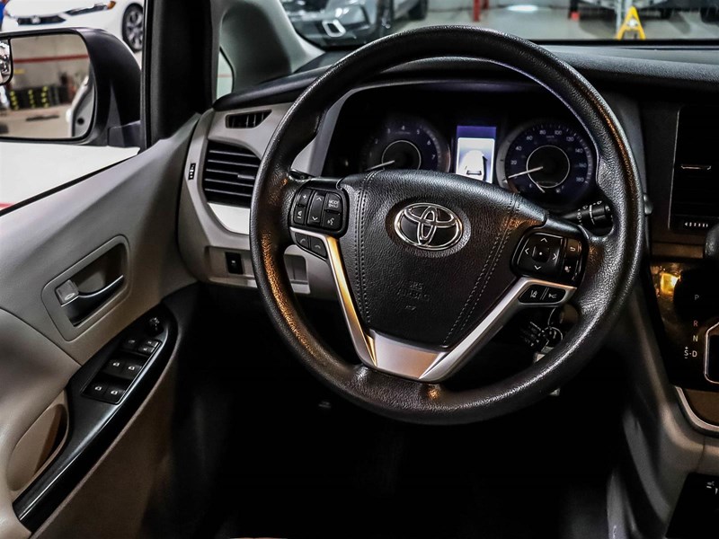 2020 Toyota Sienna LE 8-Passenger FWD