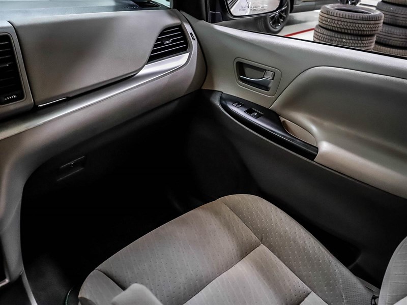 2020 Toyota Sienna LE 8-Passenger FWD