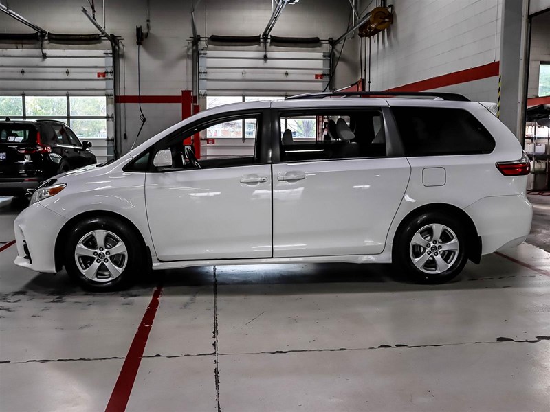 2020 Toyota Sienna LE 8-Passenger FWD