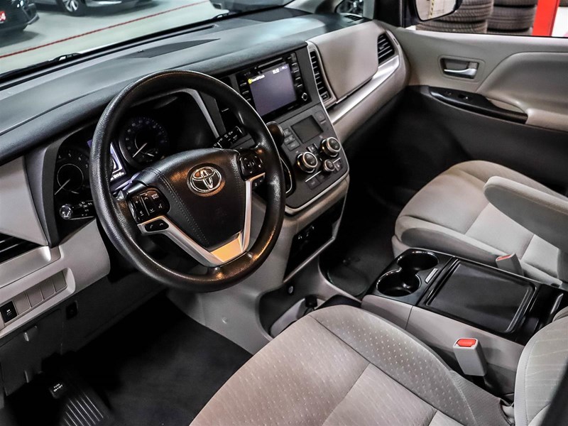 2020 Toyota Sienna LE 8-Passenger FWD