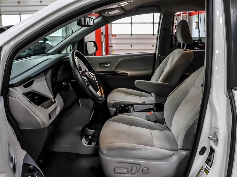 2020 Toyota Sienna LE 8-Passenger FWD