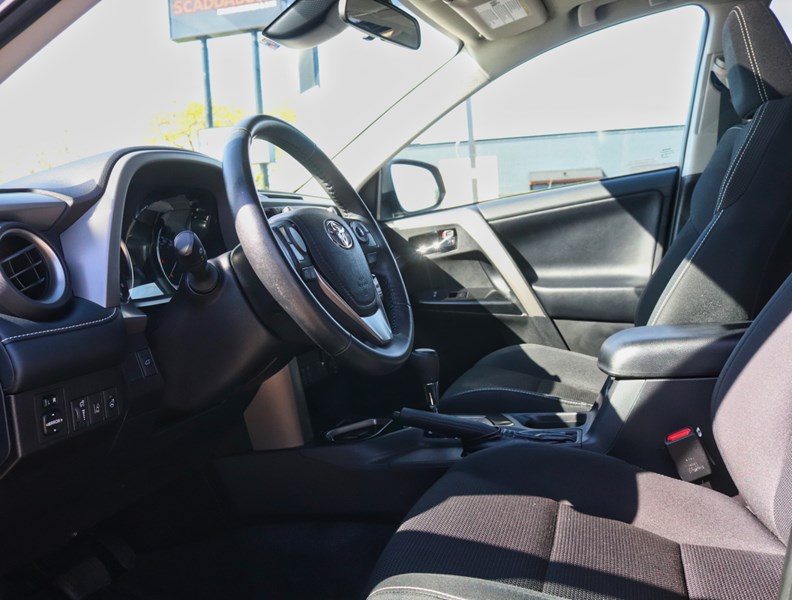 2018 Toyota RAV4 FWD XLE/ SUPER LOW KM/BLIND SPOT