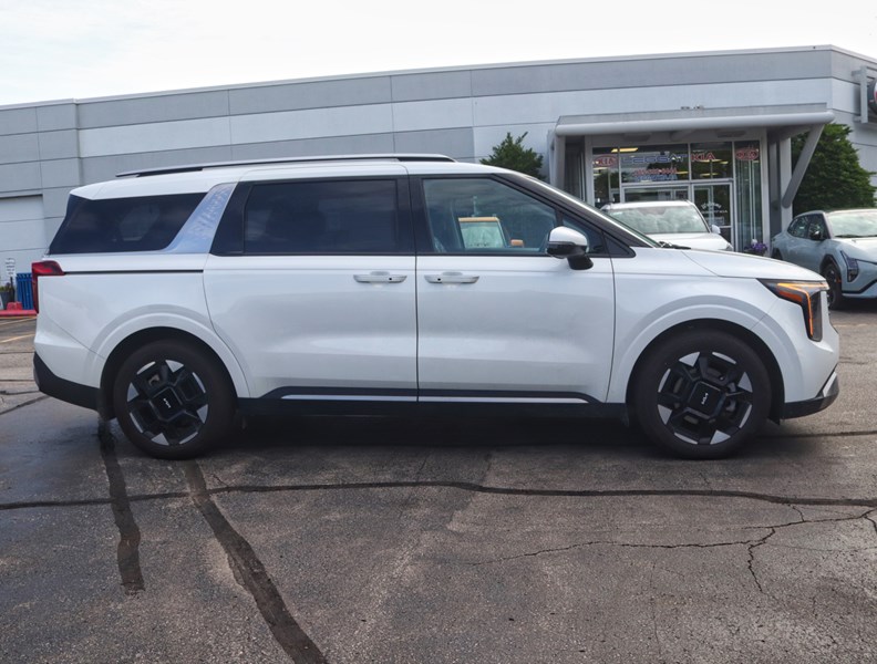 2025 Kia Carnival HEV 1000 KM/TANK/BEST IN CLASS 3 ROW/BOUGHT HERE