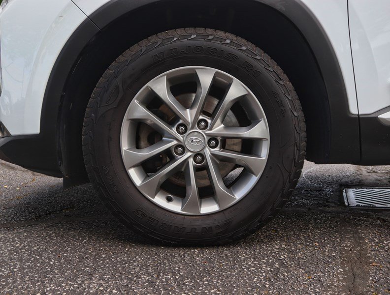 2019 Hyundai Santa Fe 2.4L Essential AWD w/Safety Package