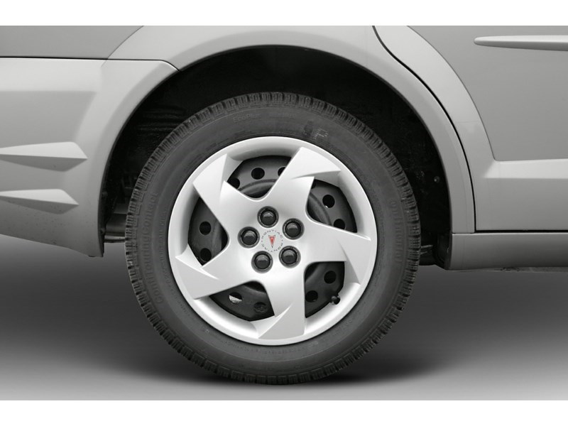 2005 Pontiac Vibe 4dr Wgn FWD Exterior Shot 5