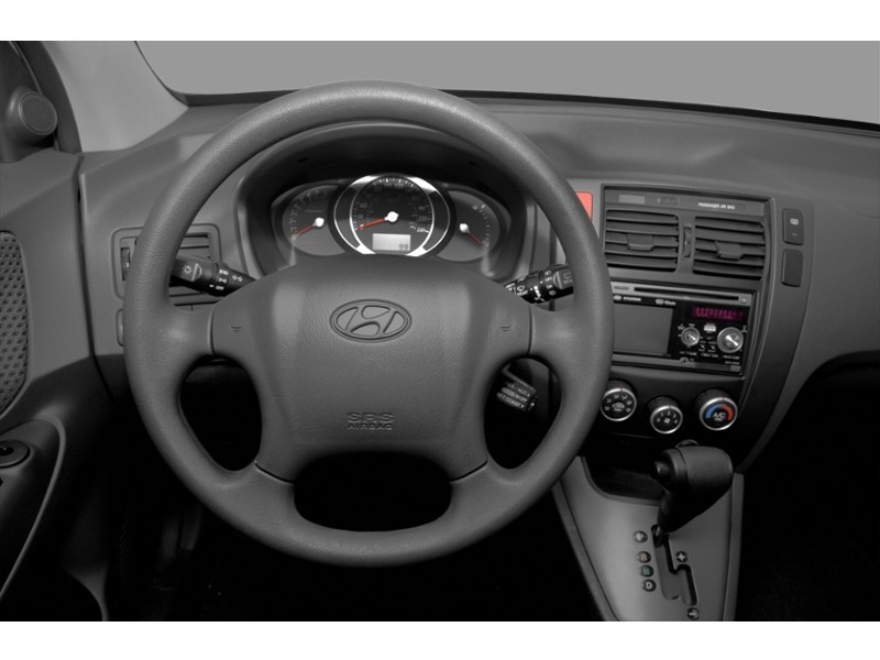 2009 Hyundai Tucson FWD 4dr I4 Man L Interior Shot 3