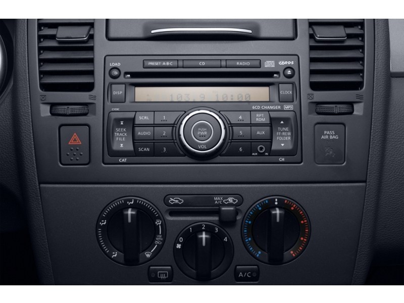 2010 Nissan Versa 5dr HB I4 Manual 1.8 S Interior Shot 2