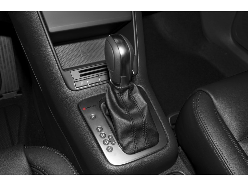 2017 Volkswagen Tiguan 4MOTION 4dr Wolfsburg Edition Exterior Shot 12