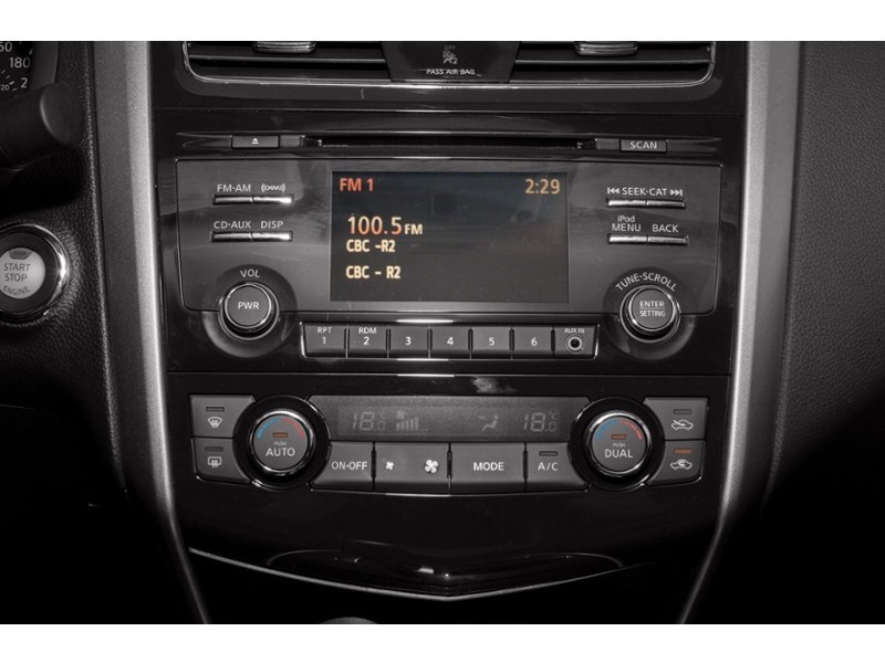 2013 Nissan Altima 4dr Sdn I4 CVT 2.5 SL Interior Shot 2