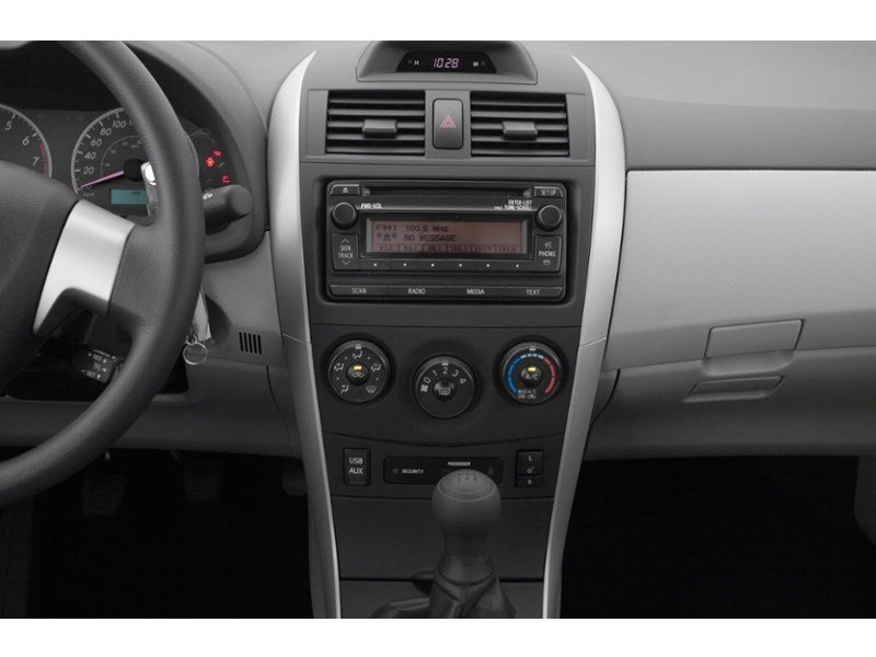 2013 Toyota Corolla 4dr Sdn Auto LE Exterior Shot 9