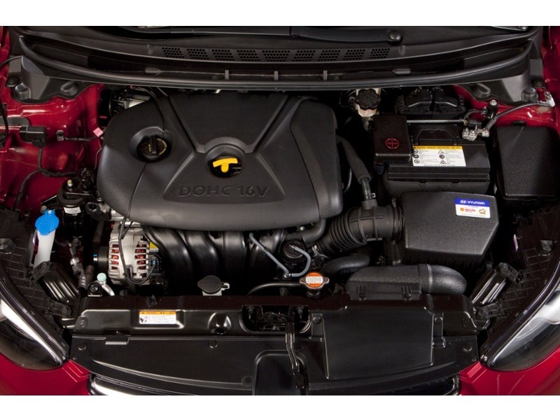2013 Hyundai Elantra 4dr Sdn Man GL Exterior Shot 3