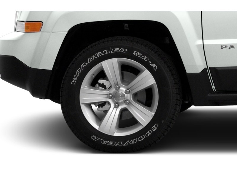 2016 Jeep Patriot 4WD 4dr High Altitude Exterior Shot 5