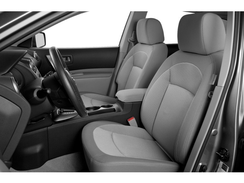 2013 Nissan Rogue FWD 4dr SV Interior Shot 5