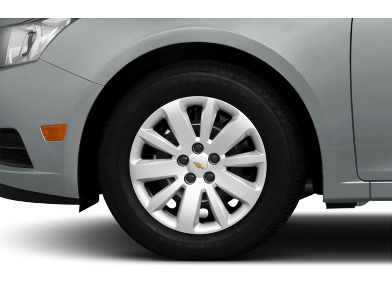 2014 Chevrolet Cruze 4dr Sdn 1LT Exterior Shot 5