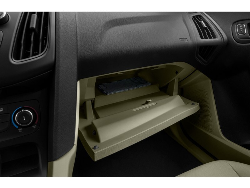 2015 Ford Focus 4dr Sdn SE Interior Shot 4