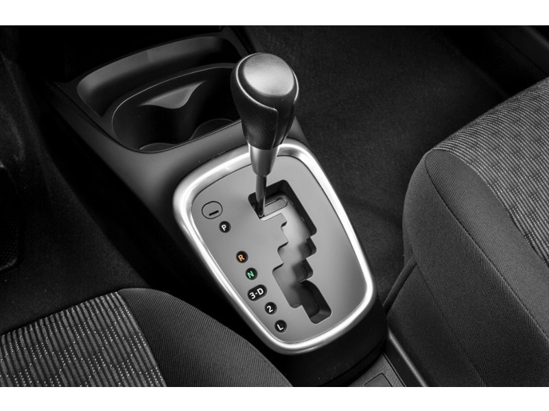 2016 Toyota Yaris 5dr HB Auto LE Exterior Shot 12