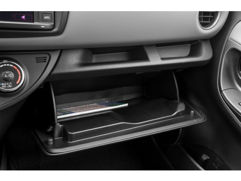 2016 Toyota Yaris 5dr HB Auto LE Interior Shot 4