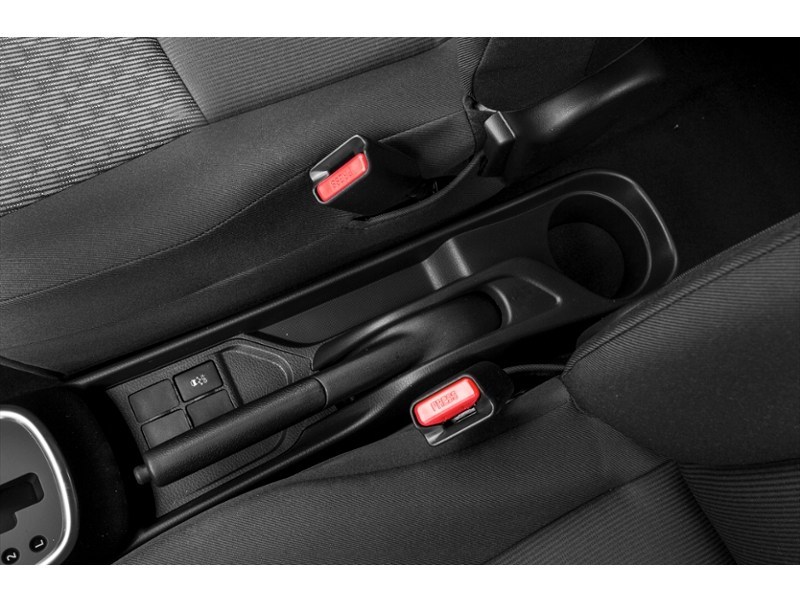 2016 Toyota Yaris 5dr HB Auto LE Interior Shot 8