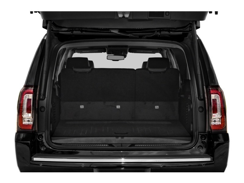 2019 GMC Yukon XL 4WD 4dr Denali Exterior Shot 4