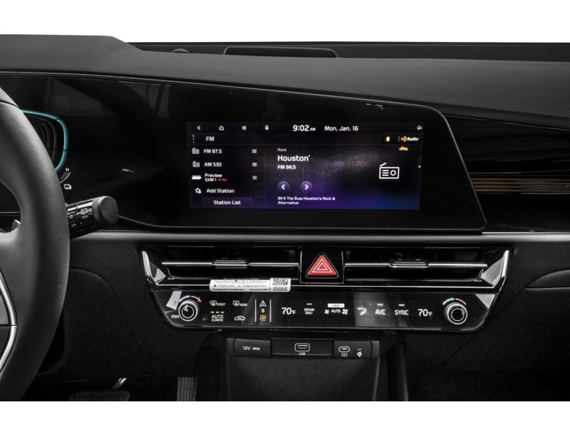2024 Kia Niro PHEV 1000KM/TANK/BEST IN CLASS CARGO/OFF-LEASE Interior Shot 2