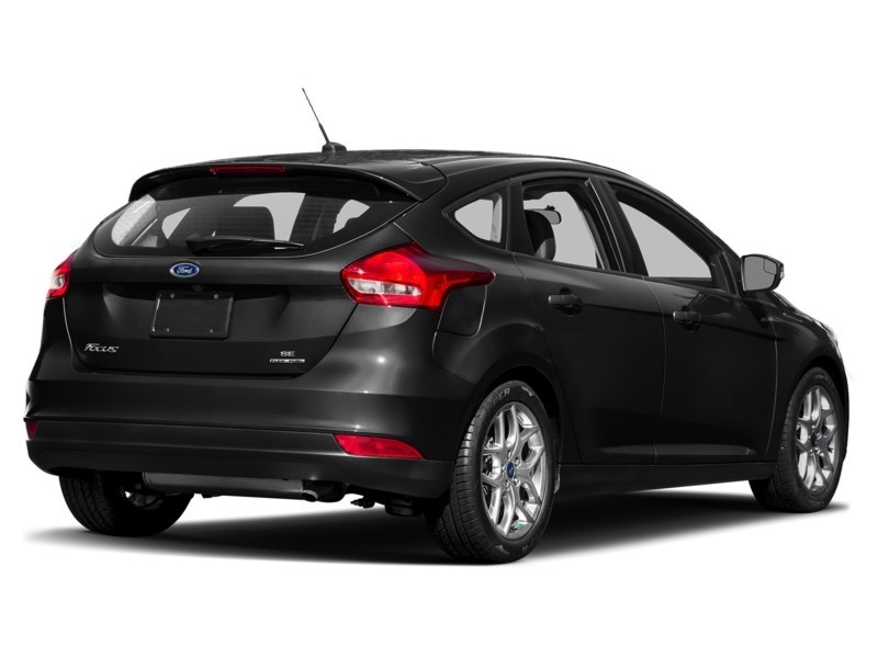 2015 Ford Focus 5dr HB SE Tuxedo Black Metallic  Shot 2